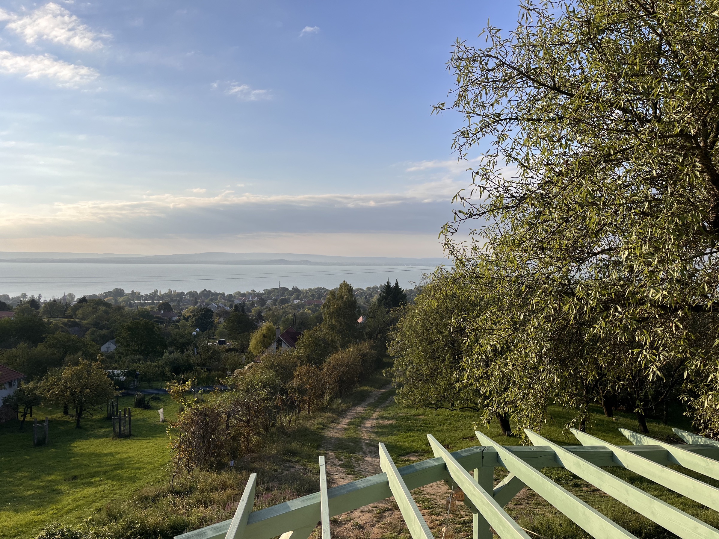 Balatoni panoráma az emeleti teraszról